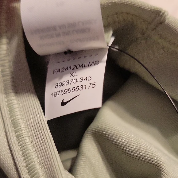 Nike Swoosh Sports Bra Green - Medium Support - Picture 5 of 7